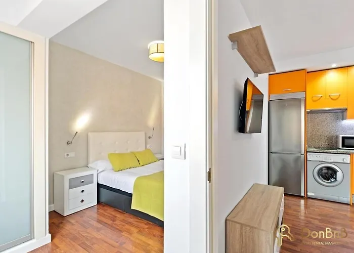 Daire Flat With Balcony Málaga